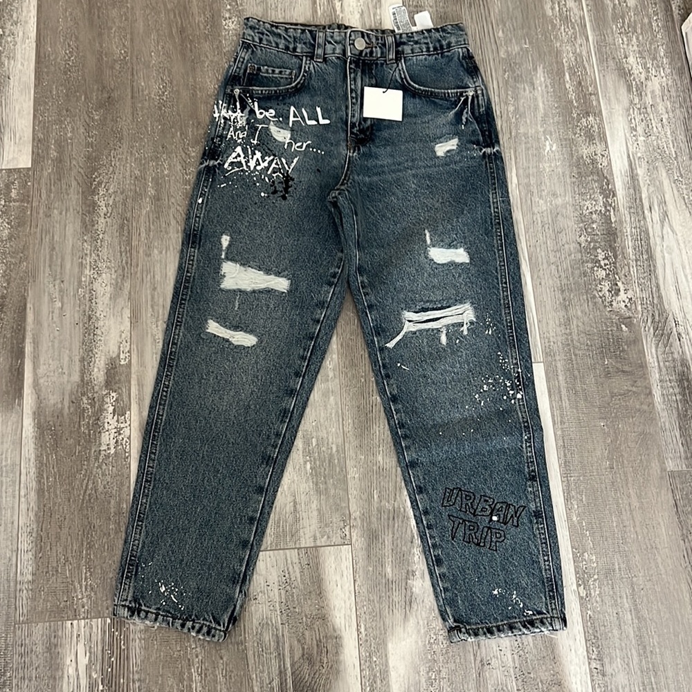 Zara Relaxed Fit Jeans - Picture 2 of 8